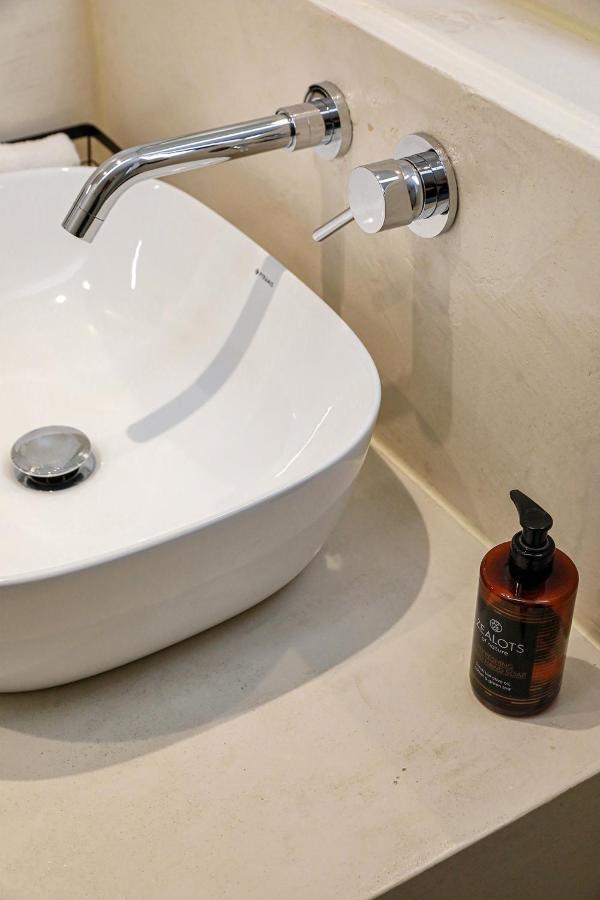 The First Key Luxury & Small Apartment In The Center Of クサンチ エクステリア 写真